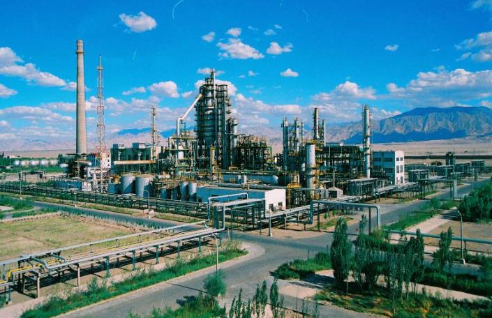 格尔木炼油厂实现了企业与环境和谐发展